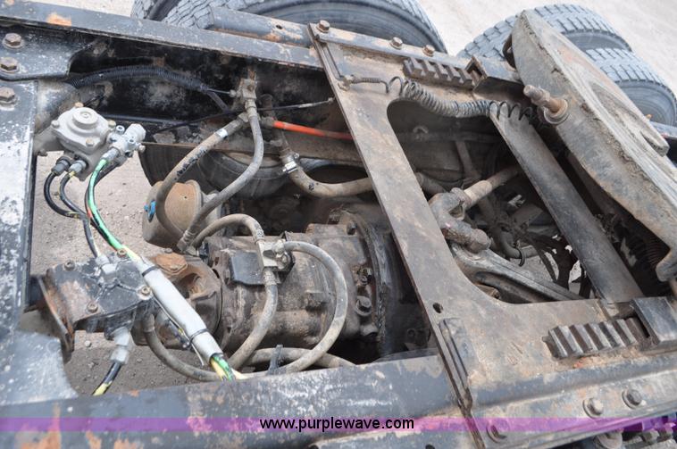 image for item G7405 1999 Kenworth W900 semi truck