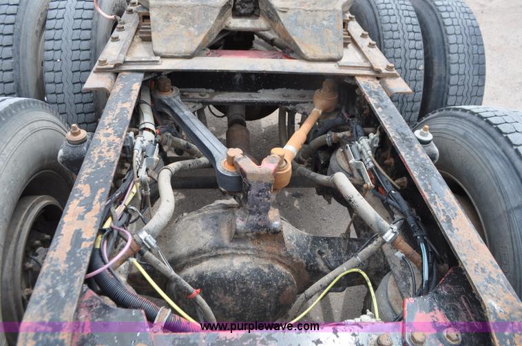 image for item G7405 1999 Kenworth W900 semi truck