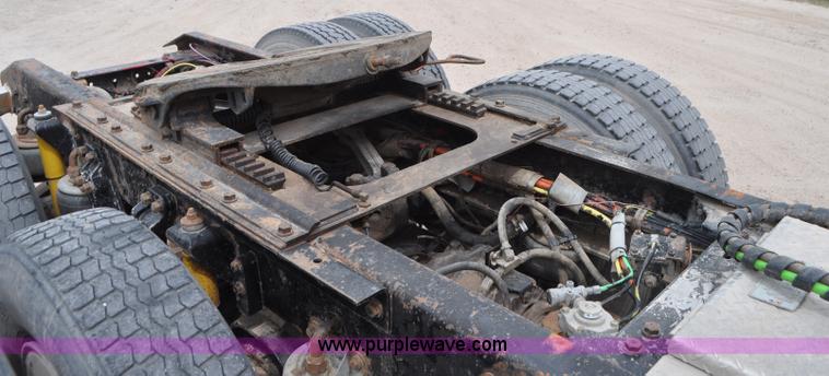 image for item G7405 1999 Kenworth W900 semi truck