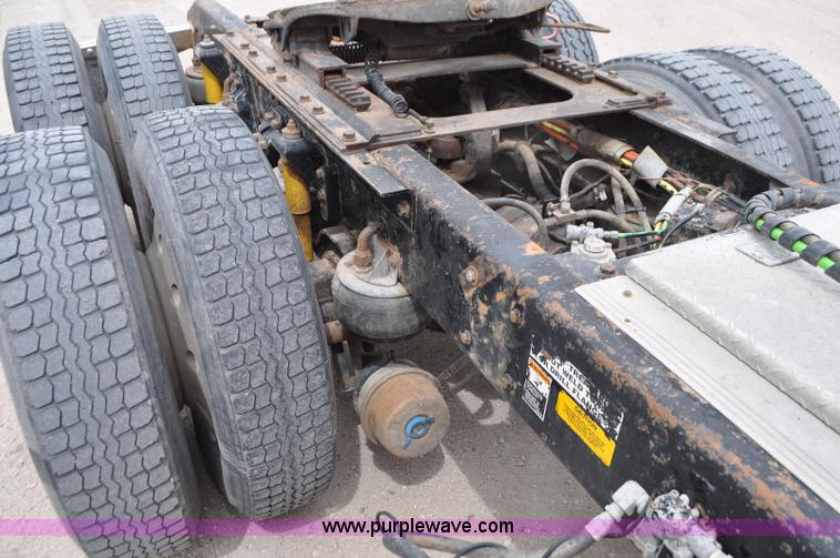 image for item G7405 1999 Kenworth W900 semi truck