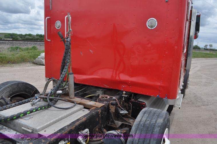 image for item G7405 1999 Kenworth W900 semi truck