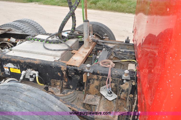 image for item G7405 1999 Kenworth W900 semi truck