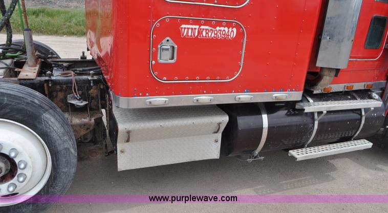 image for item G7405 1999 Kenworth W900 semi truck