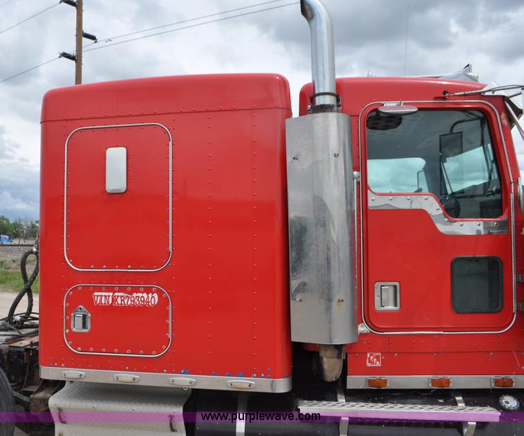 image for item G7405 1999 Kenworth W900 semi truck