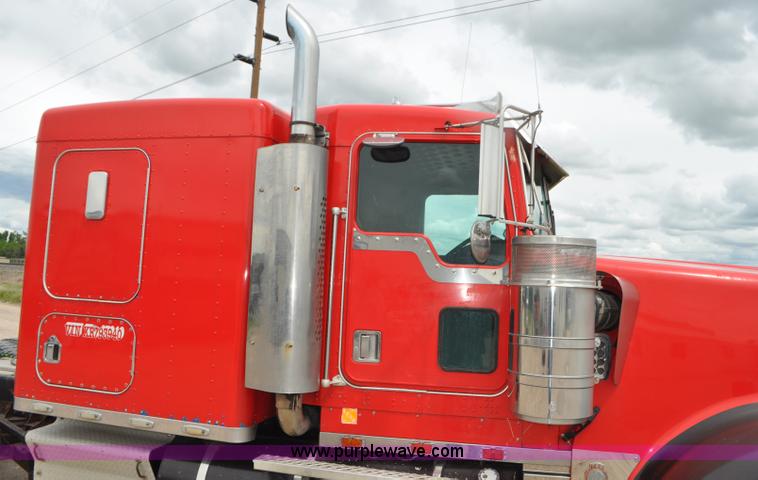 image for item G7405 1999 Kenworth W900 semi truck