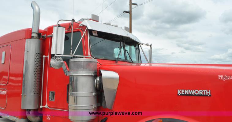 image for item G7405 1999 Kenworth W900 semi truck