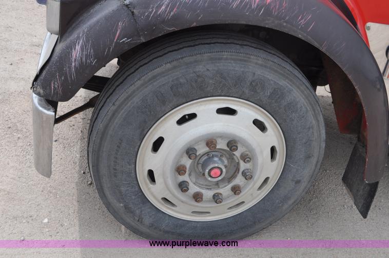 image for item G7405 1999 Kenworth W900 semi truck