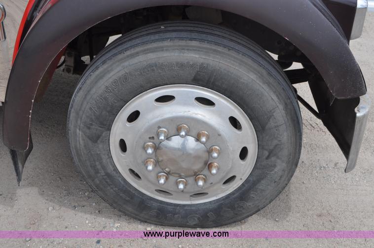 image for item G7405 1999 Kenworth W900 semi truck