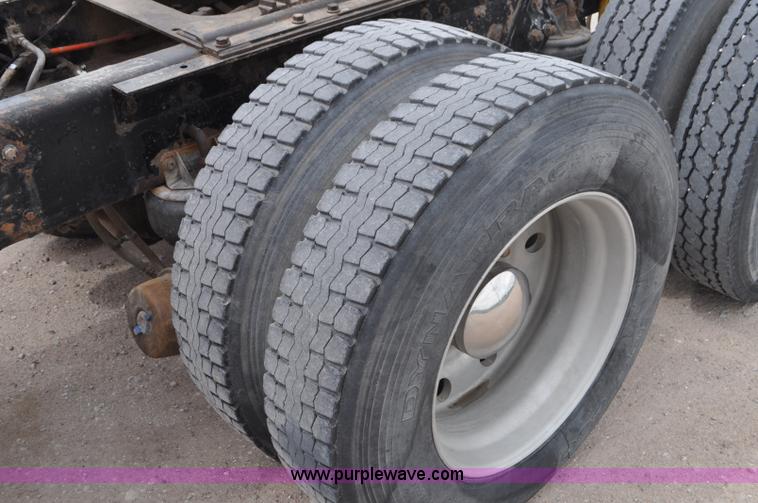 image for item G7405 1999 Kenworth W900 semi truck