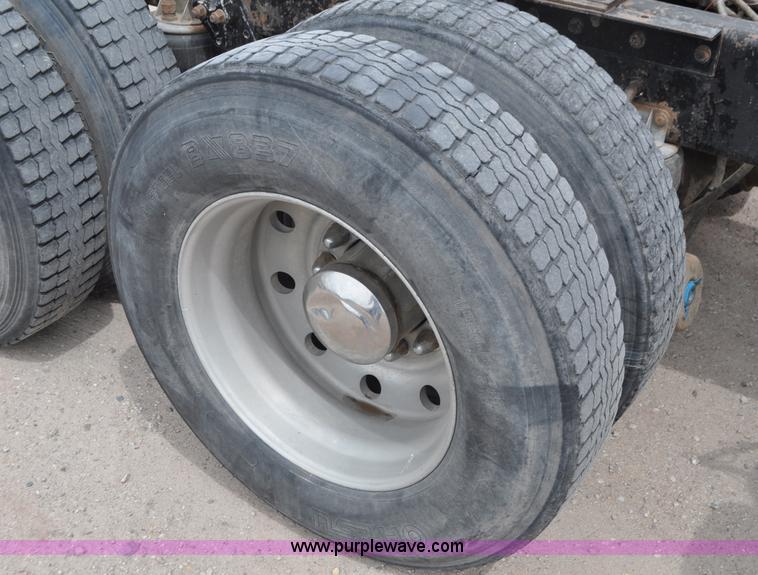 image for item G7405 1999 Kenworth W900 semi truck