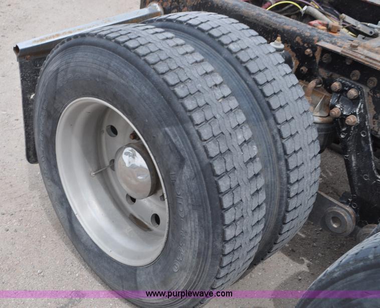 image for item G7405 1999 Kenworth W900 semi truck