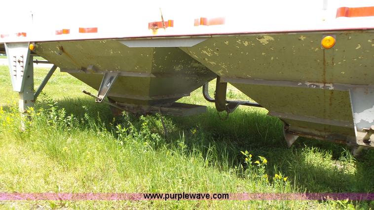 image for item H1182 1980 Star Craft grain trailer