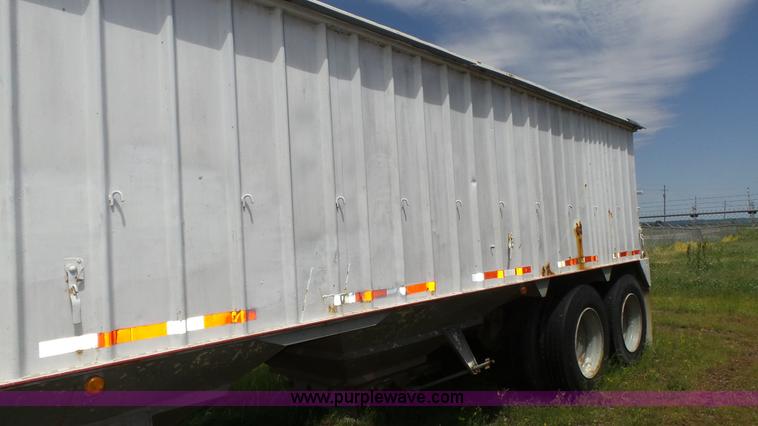 image for item H1182 1980 Star Craft grain trailer