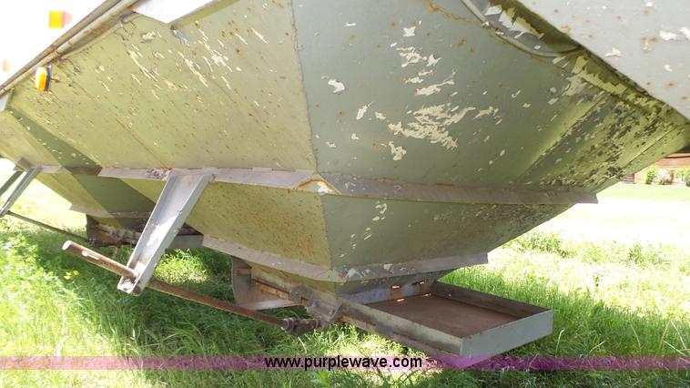 image for item H1182 1980 Star Craft grain trailer