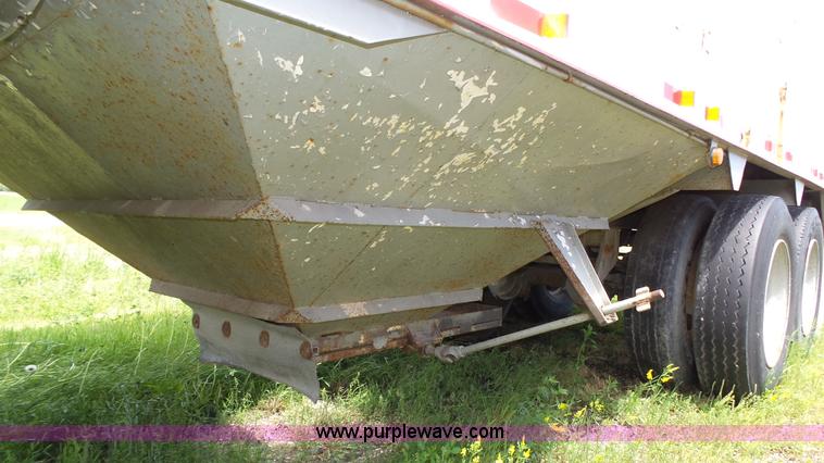 image for item H1182 1980 Star Craft grain trailer