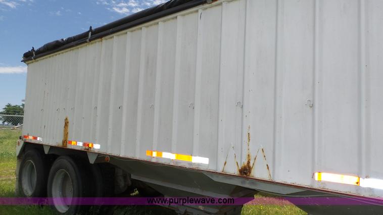 image for item H1182 1980 Star Craft grain trailer