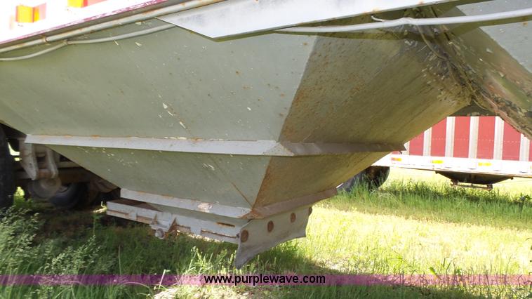 image for item H1182 1980 Star Craft grain trailer