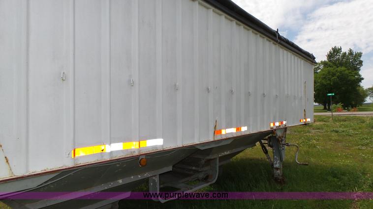 image for item H1182 1980 Star Craft grain trailer