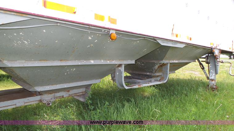 image for item H1182 1980 Star Craft grain trailer