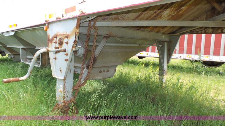 image for item H1182 1980 Star Craft grain trailer