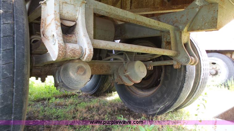 image for item H1182 1980 Star Craft grain trailer