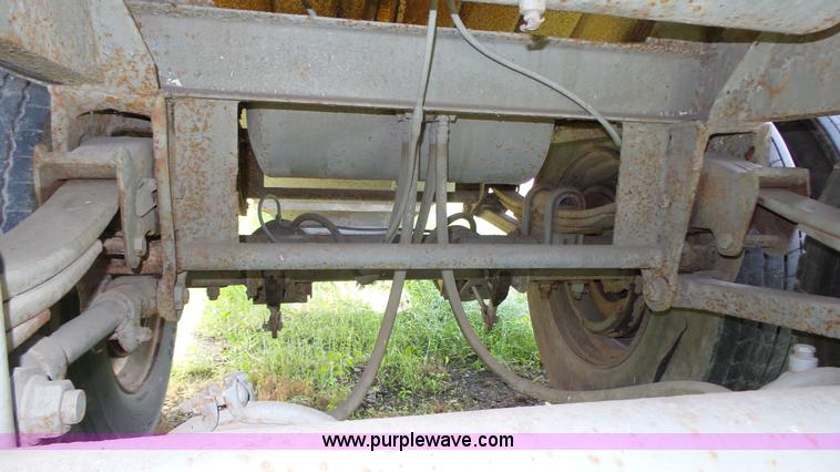 image for item H1182 1980 Star Craft grain trailer