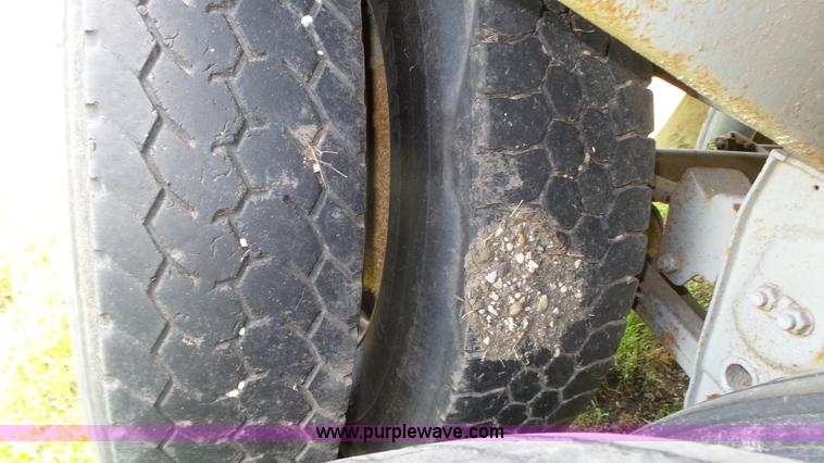 image for item H1182 1980 Star Craft grain trailer