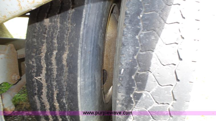 image for item H1182 1980 Star Craft grain trailer