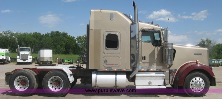 image for item J2781 2004 Kenworth W900 semi truck
