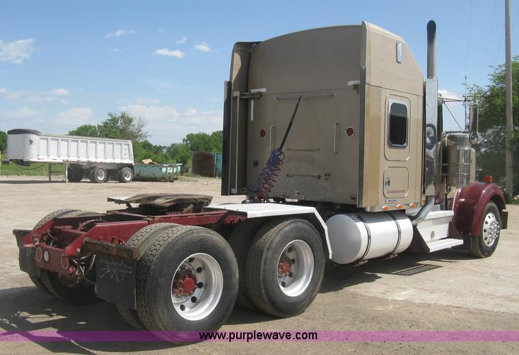image for item J2781 2004 Kenworth W900 semi truck