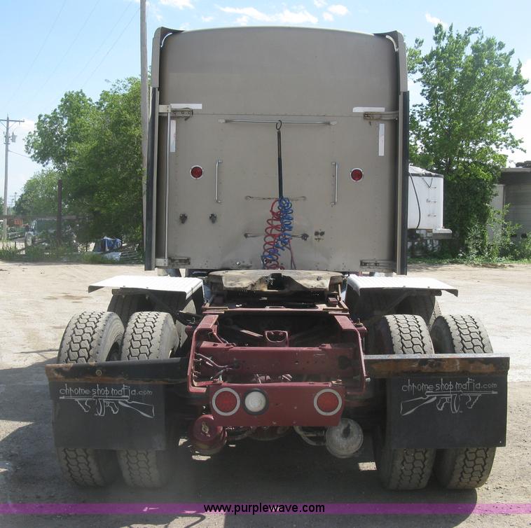image for item J2781 2004 Kenworth W900 semi truck