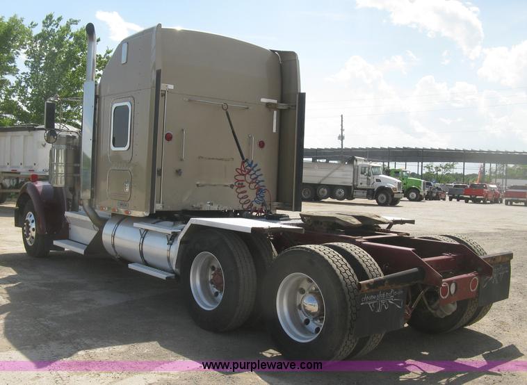 image for item J2781 2004 Kenworth W900 semi truck