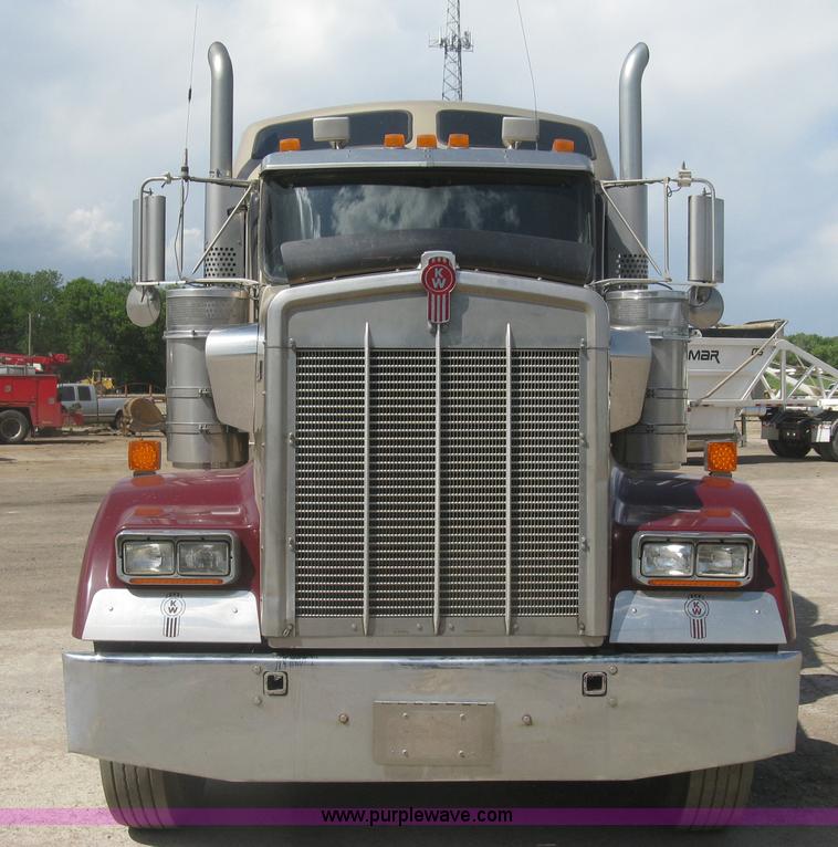 image for item J2781 2004 Kenworth W900 semi truck