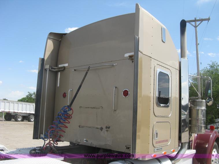 image for item J2781 2004 Kenworth W900 semi truck