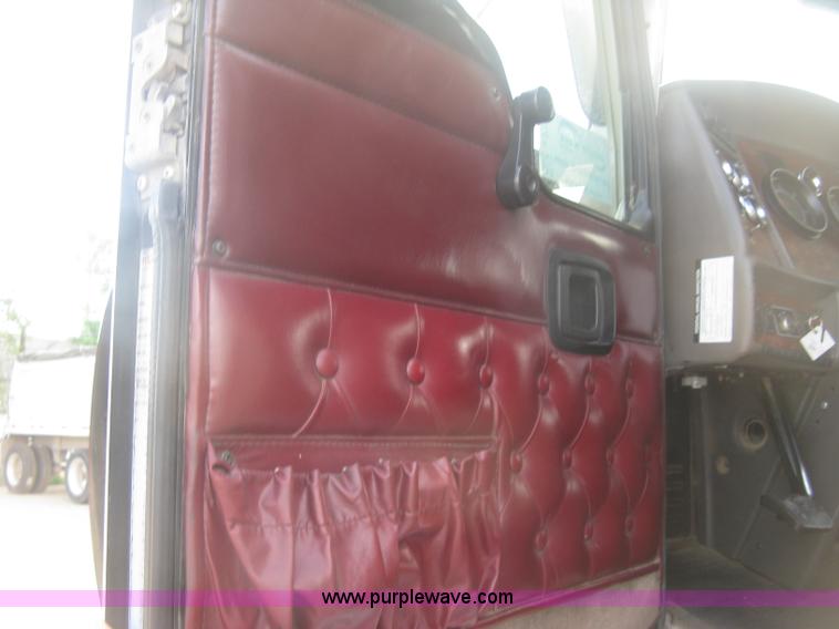 image for item J2781 2004 Kenworth W900 semi truck