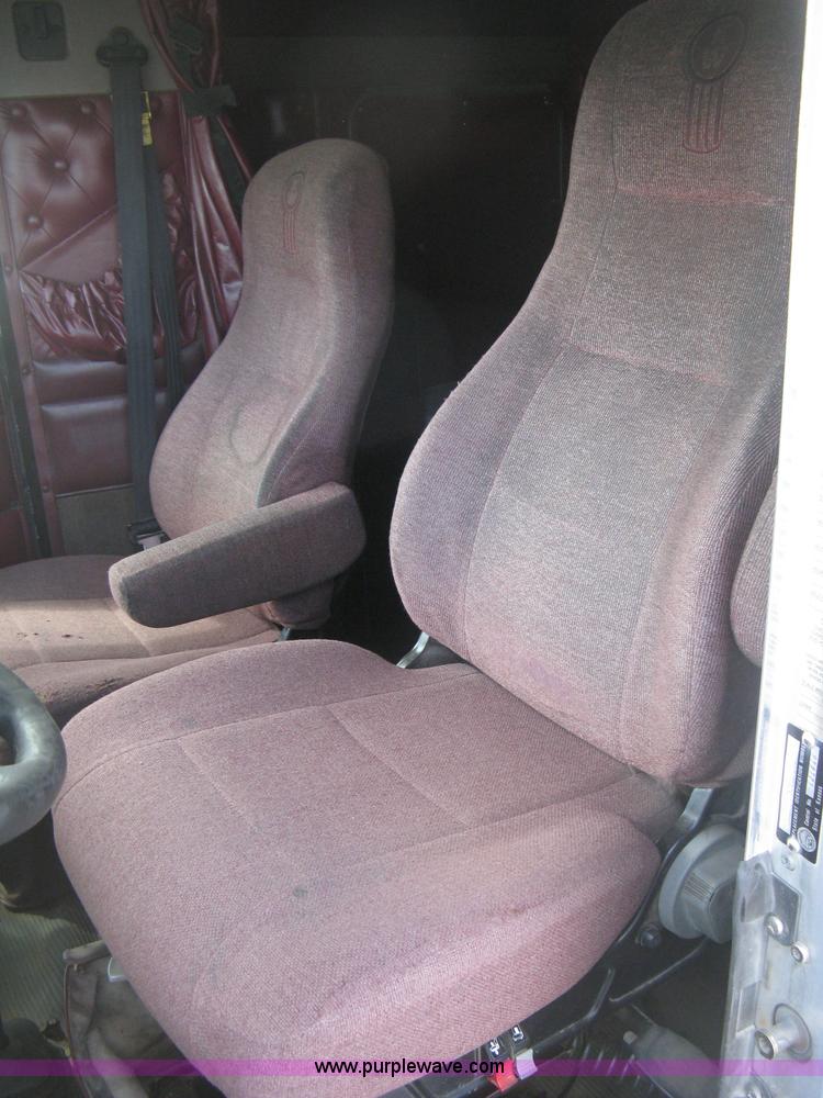 image for item J2781 2004 Kenworth W900 semi truck