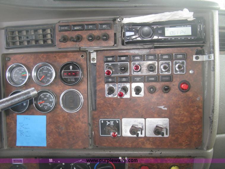 image for item J2781 2004 Kenworth W900 semi truck