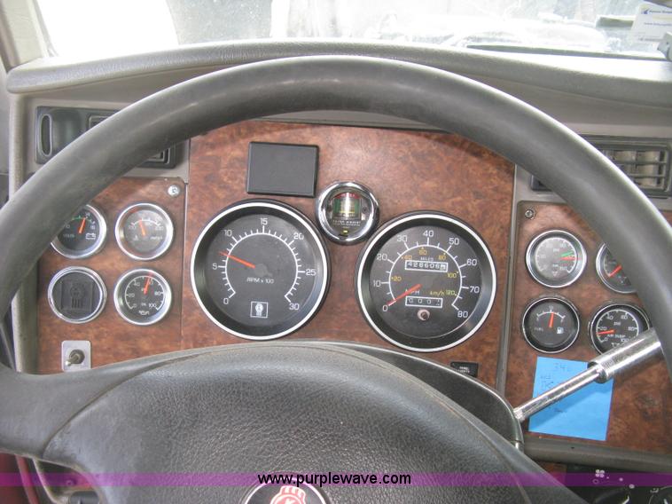 image for item J2781 2004 Kenworth W900 semi truck