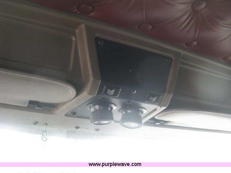 image for item J2781 2004 Kenworth W900 semi truck