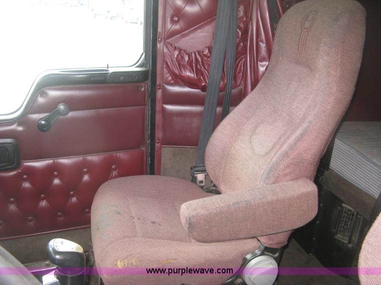 image for item J2781 2004 Kenworth W900 semi truck