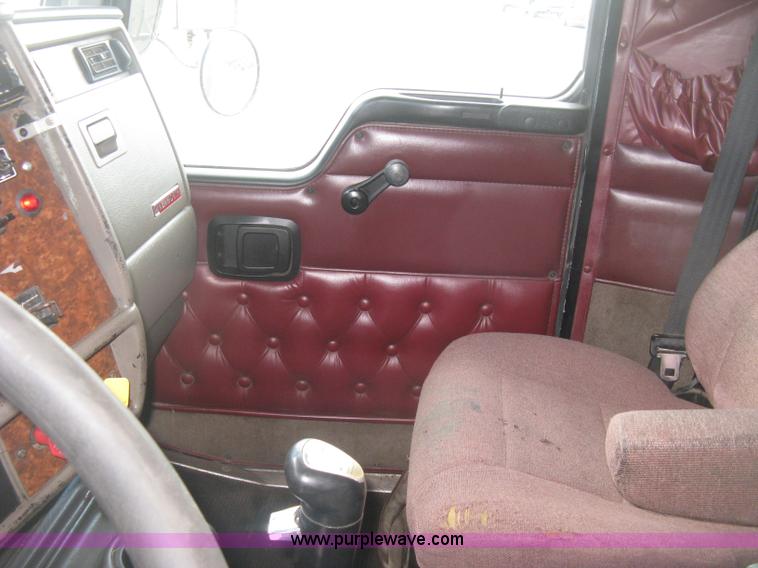 image for item J2781 2004 Kenworth W900 semi truck