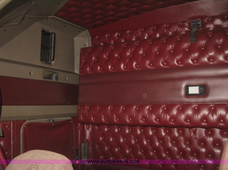 image for item J2781 2004 Kenworth W900 semi truck