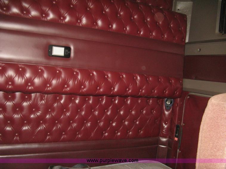 image for item J2781 2004 Kenworth W900 semi truck