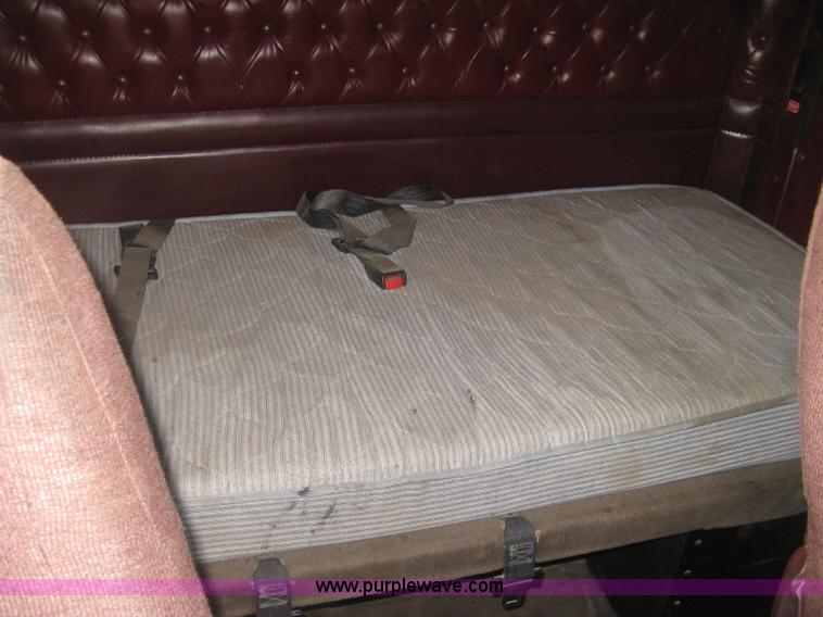 image for item J2781 2004 Kenworth W900 semi truck