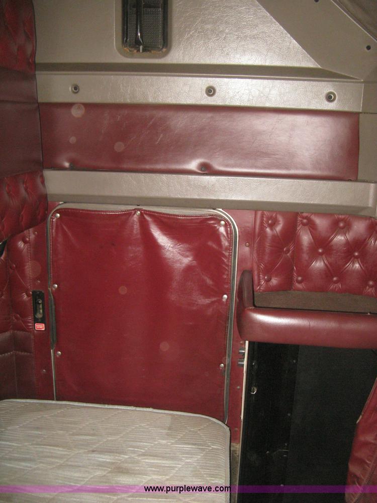 image for item J2781 2004 Kenworth W900 semi truck