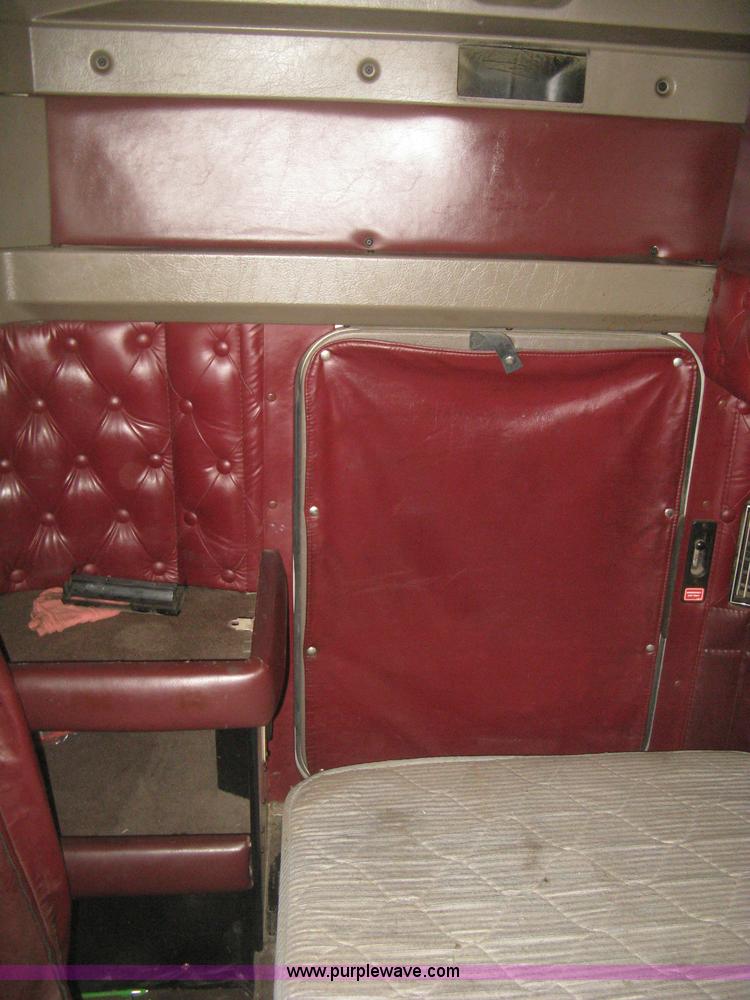 image for item J2781 2004 Kenworth W900 semi truck