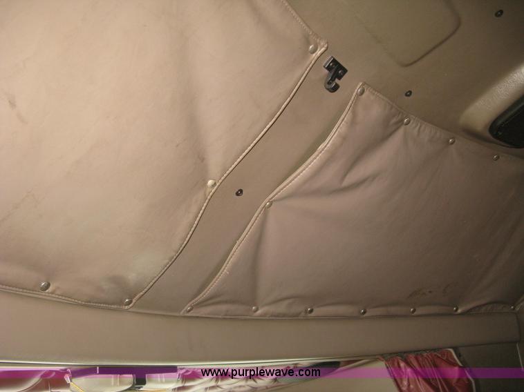 image for item J2781 2004 Kenworth W900 semi truck