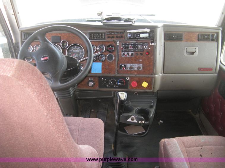 image for item J2781 2004 Kenworth W900 semi truck