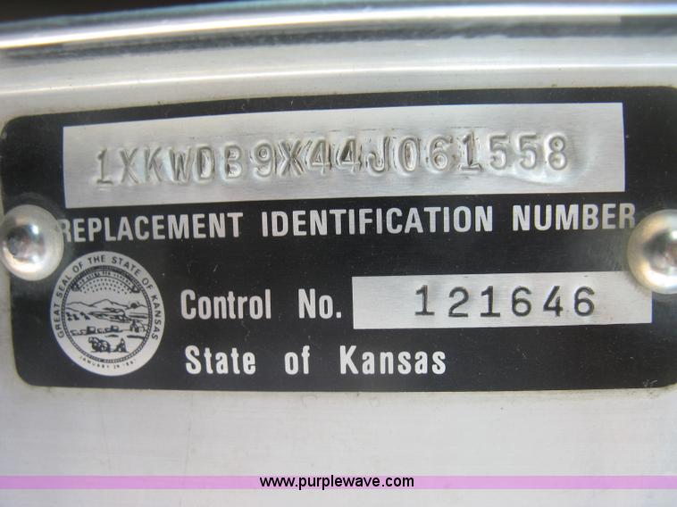 image for item J2781 2004 Kenworth W900 semi truck