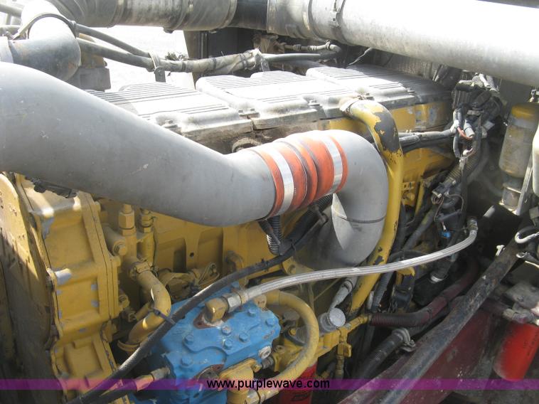 image for item J2781 2004 Kenworth W900 semi truck